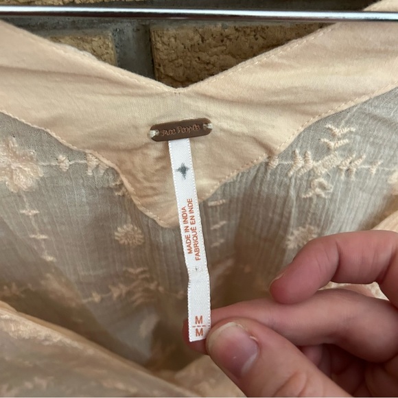 Free People Amber Skies Embroidered Floral Peach Cream Oversized Top Sheer M - Picture 4 of 8